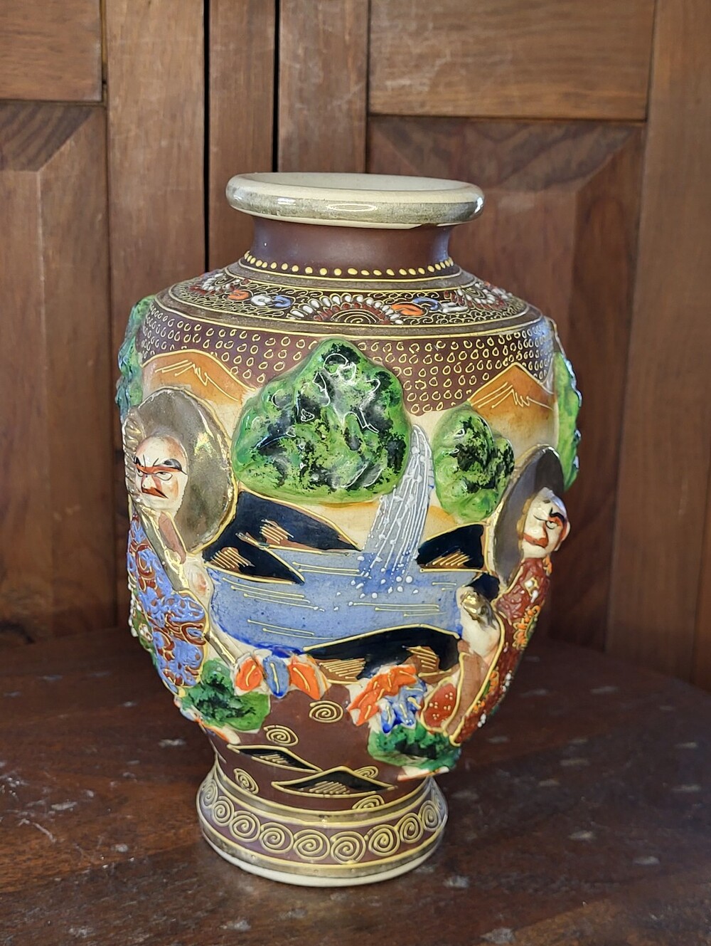Satsuma Moriage Vase